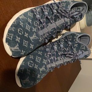 Blue Louis Vuitton Men’s Size 13 great condition